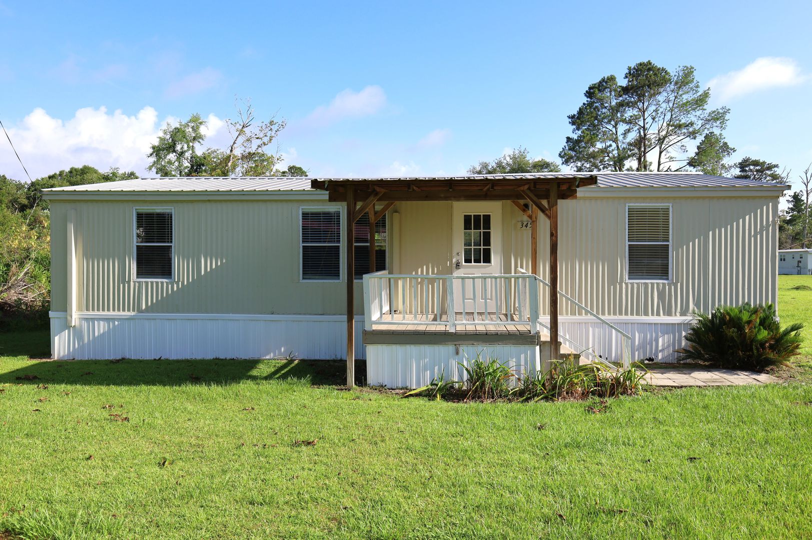 Ray City House: 345 Miller Street