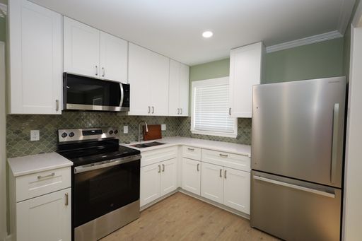 Listing photo thumbnail