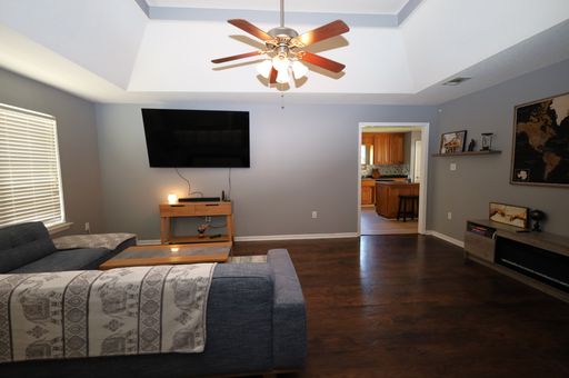 Listing photo thumbnail