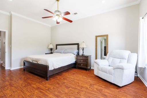Listing photo thumbnail