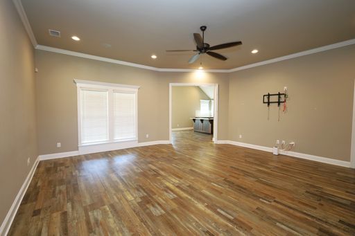 Listing photo thumbnail