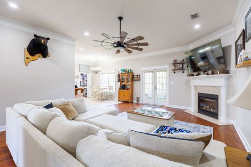 Listing photo thumbnail