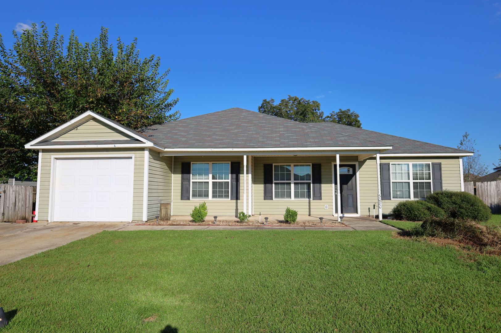 5080 Branch Point Dr, Valdosta, GA 31605