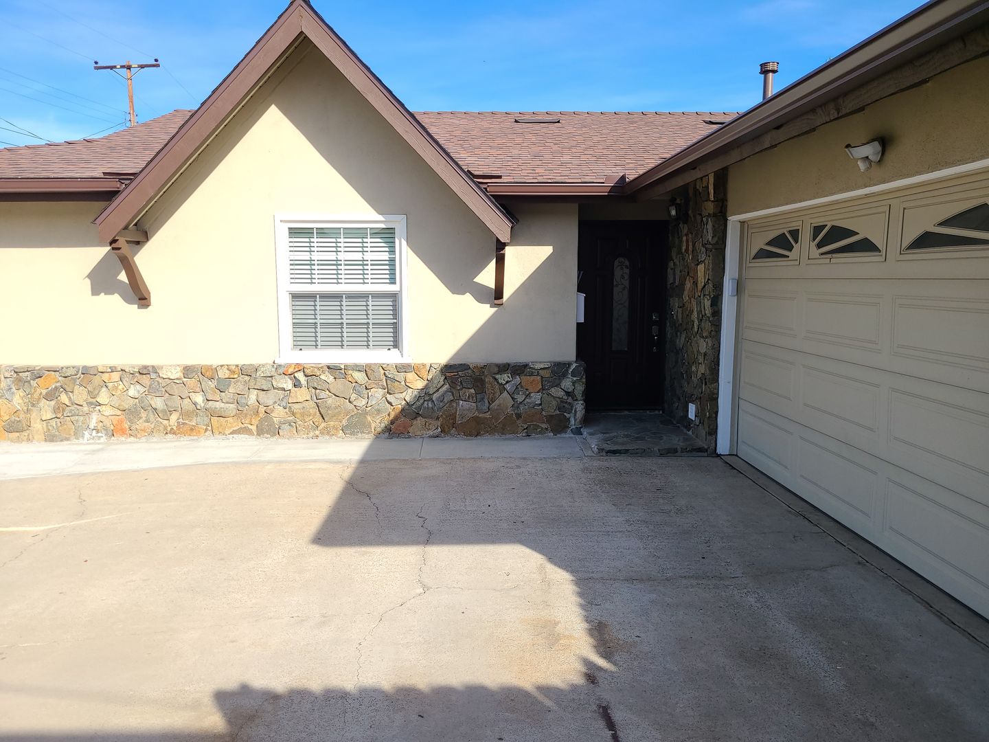 El Cajon House: 851 Taft Ave
