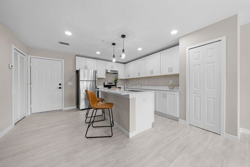 1711 Forest Knoll Dr NE - 1711107 – photo 1