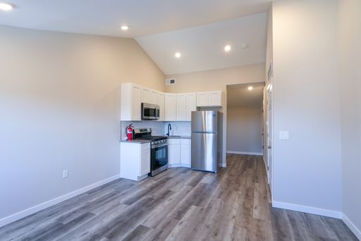 Studio Rental – 1335 S 8th St 3rd Fl, Philadelphia, PA 19147