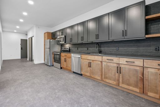 1 Bed / 1 Bath - A14