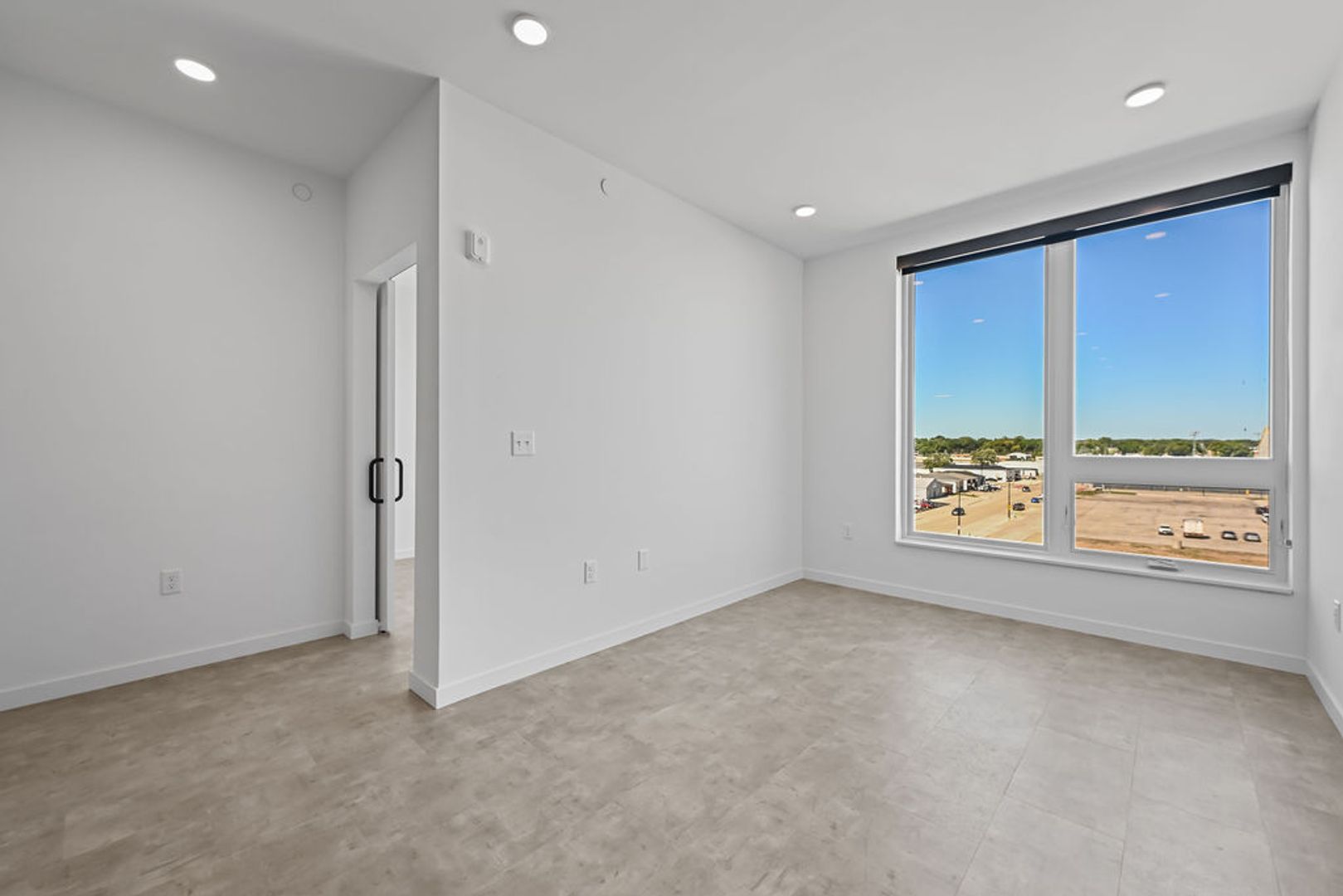 Ashwaubenon Apartment: 686 Mike McCarthy Way