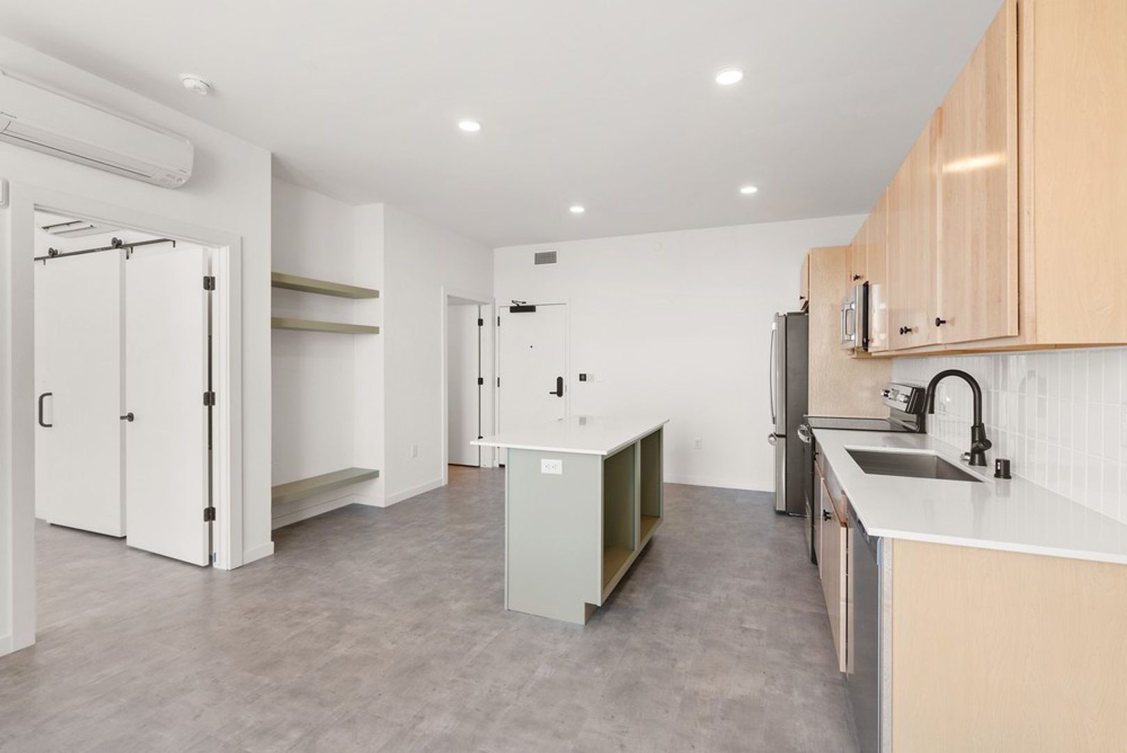 Ashwaubenon Apartment: 686 Mike McCarthy Way