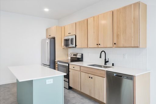 1 Bed / 1 Bath - A12
