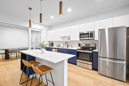 1 Bed + Den - B15 – photo 1