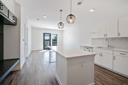 A12 - 1 Bed 1 Bath – photo 1