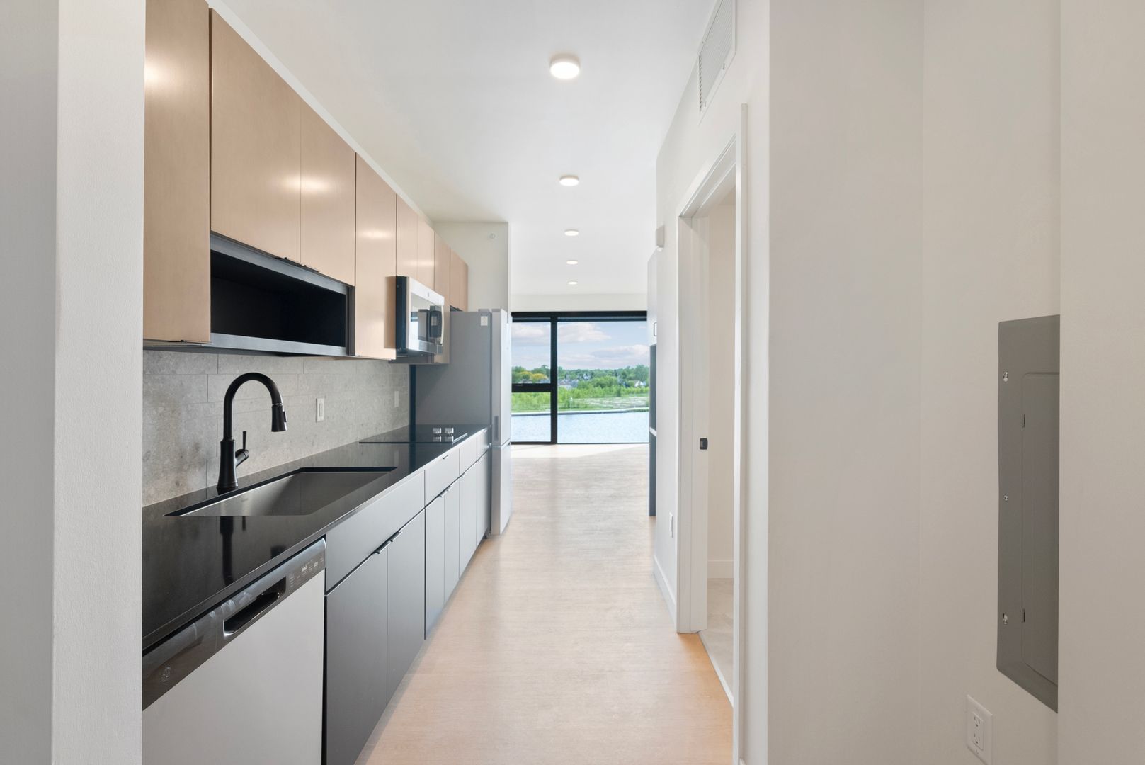 Oshkosh Apartment: 417 Marion Road