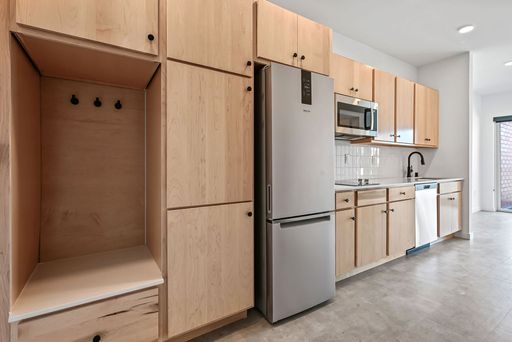 Studio / 1 Bath - S1