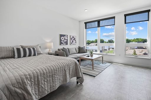 Studio / 1 Bath - S3