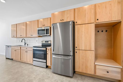 1 Bed / 1 Bath - A16 – photo 1