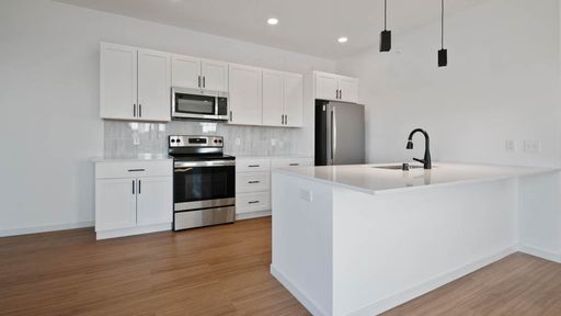 2 Bed / 2 Bath Unit - B8 – photo 1