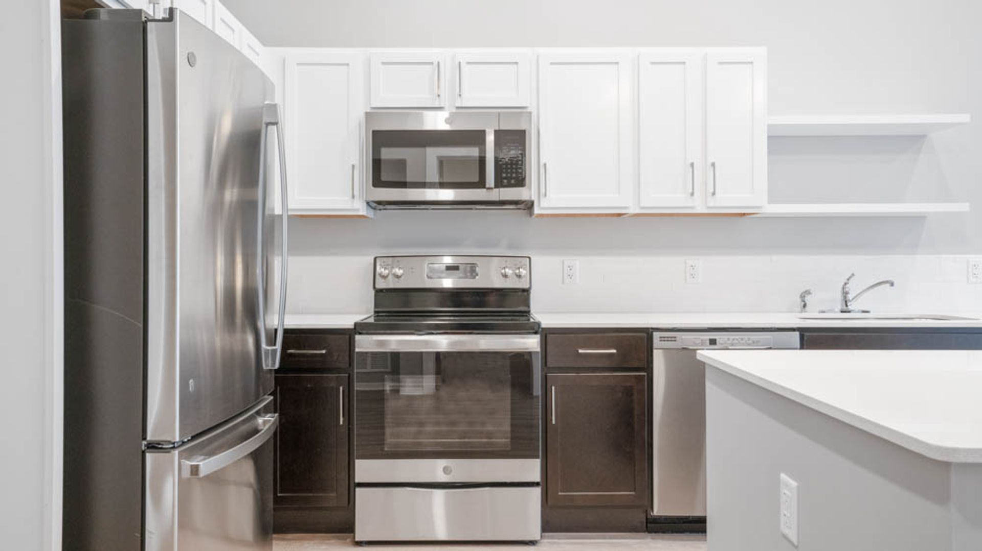 Stevens Point Apartment: 1060 Centerpoint Drive