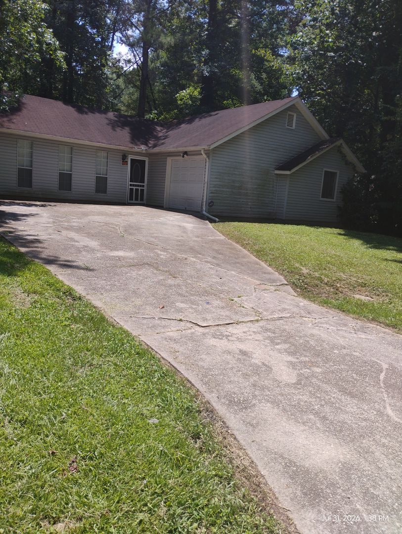 Austell House: 1553 Birch Log Place
