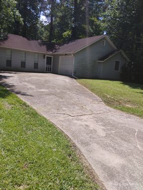Renovated 3 Bedroom 2 Bath Home For Rent! Conveniently located in Wonderful Austell Neighborhood! Must See! – photo 1