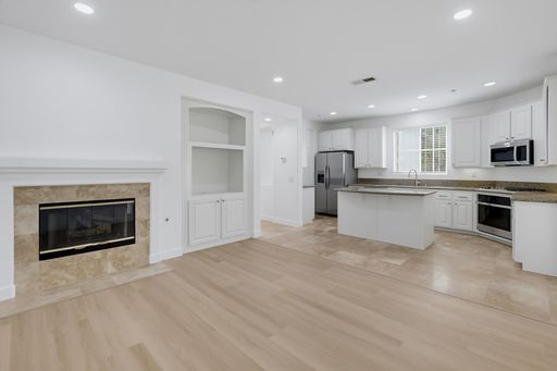 Newly Remodeled 4 Bedroom Townhome in Torrey Highlands - END UNIT – photo 1