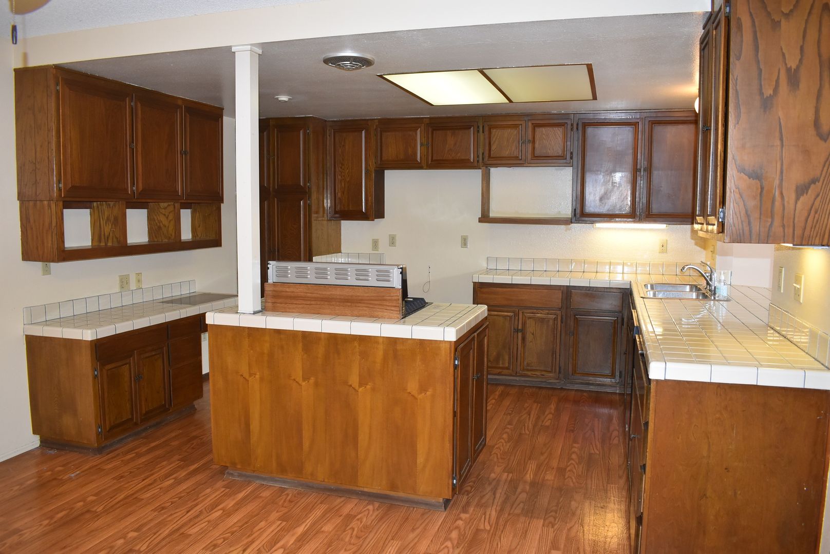 Poway House: 14532 Poway Mesa Dr