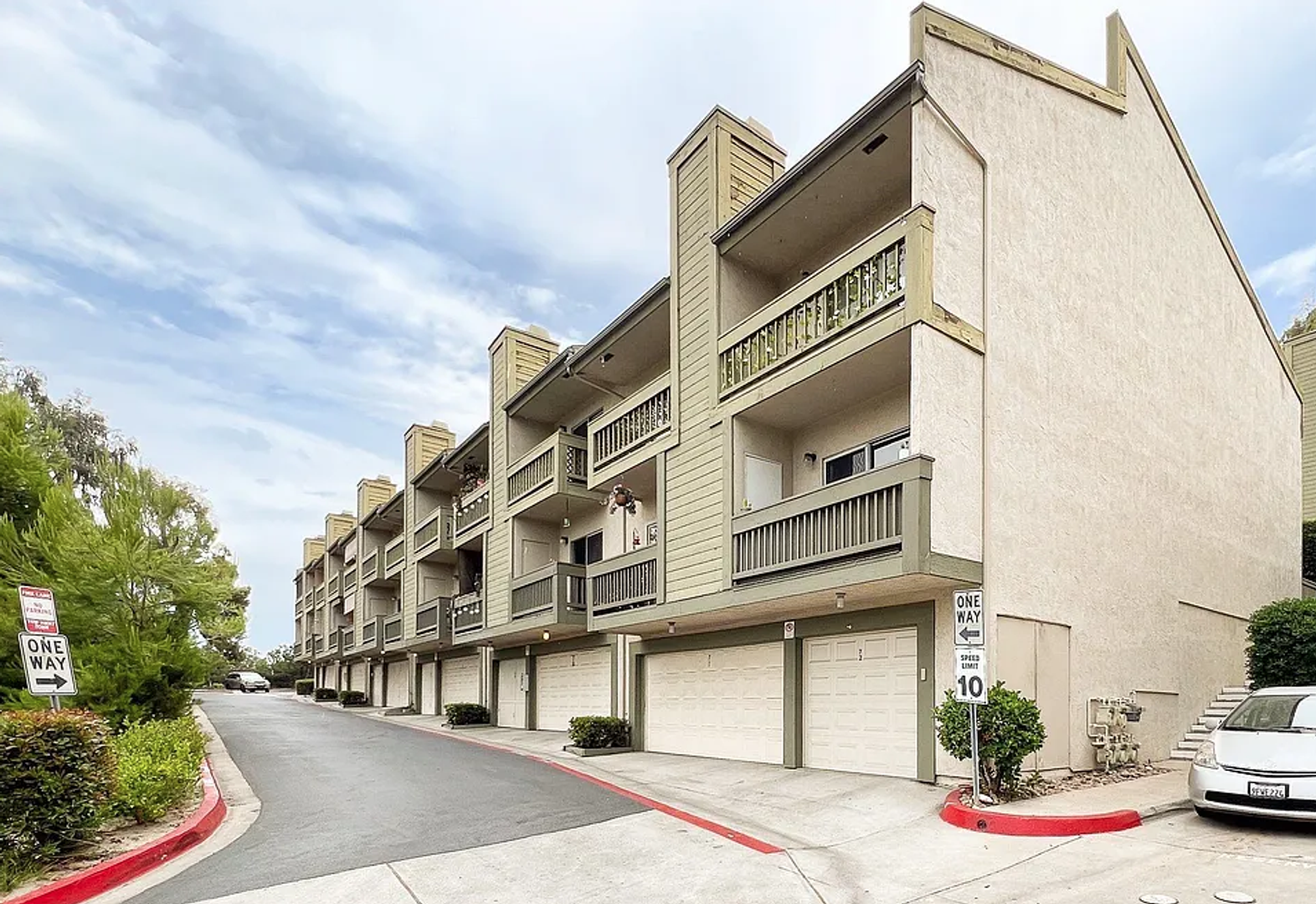 San Diego Townhome: 3962 60th St #70