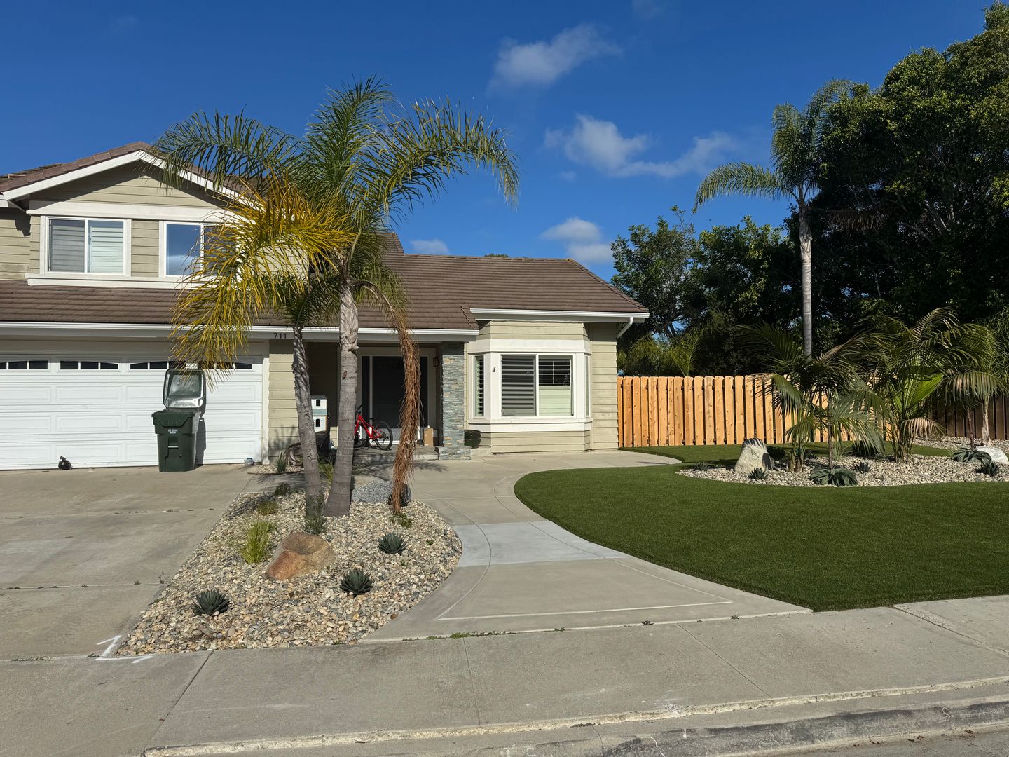 Encinitis House: 711 Oak Burl Ln