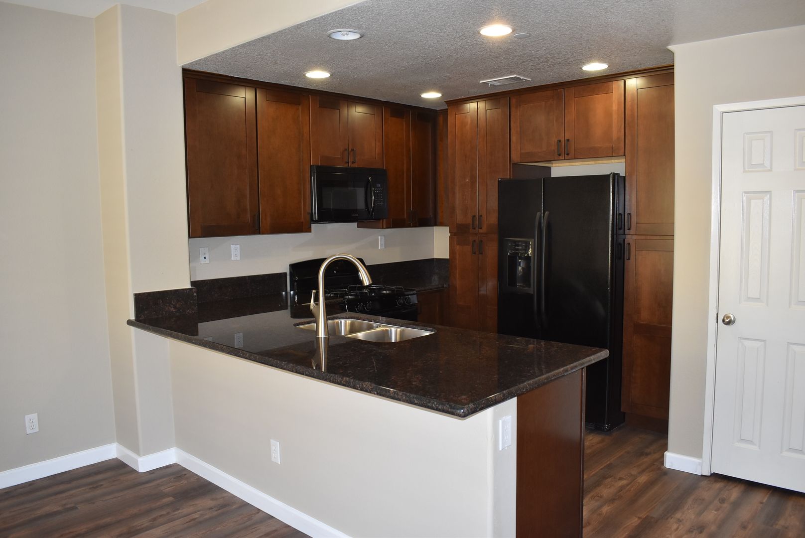 Santee Townhome: 1815 Montilla Street