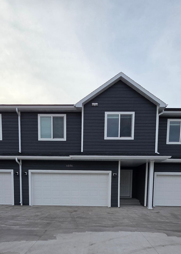 Fargo Townhome: 6846 27th St S