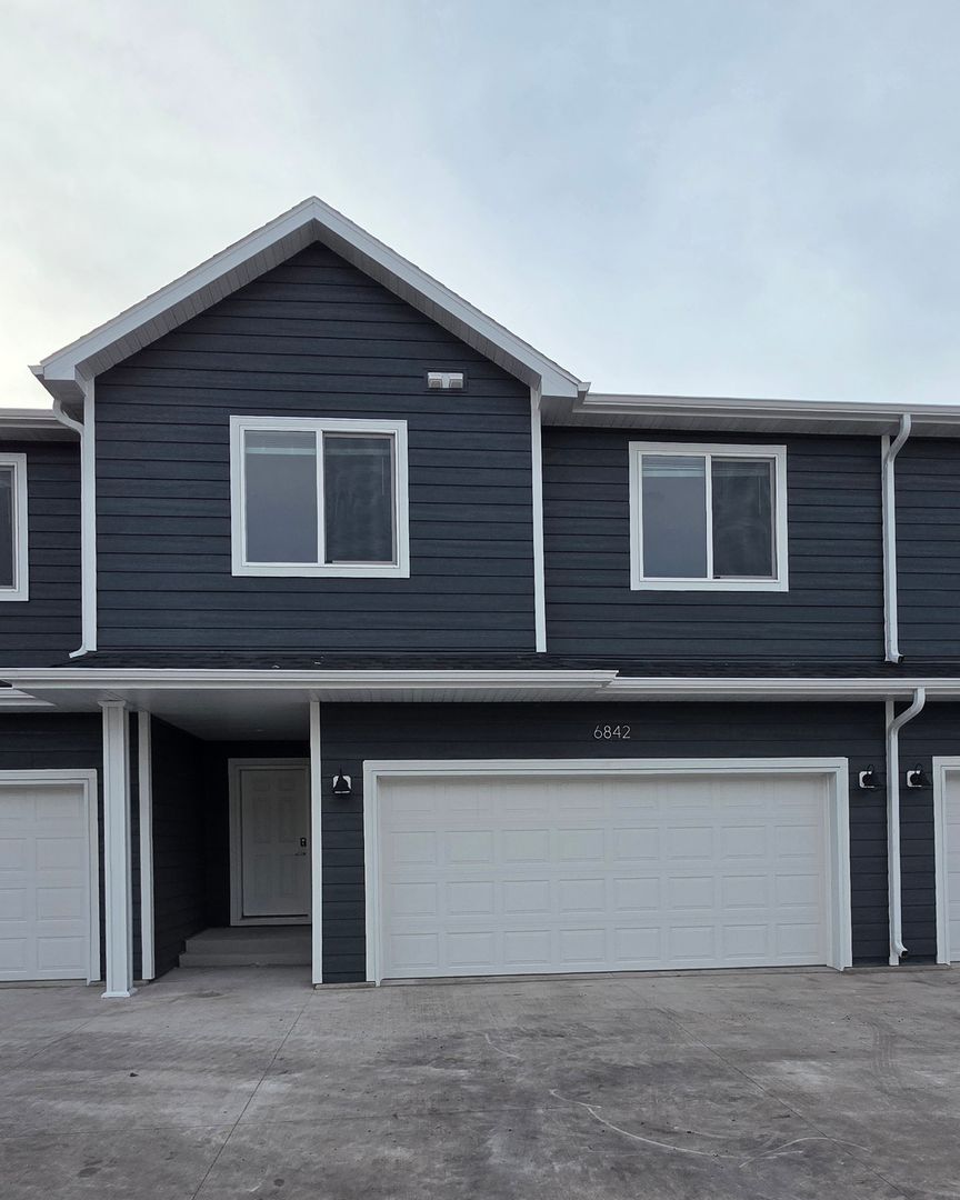 Fargo Townhome: 6842 27th St S