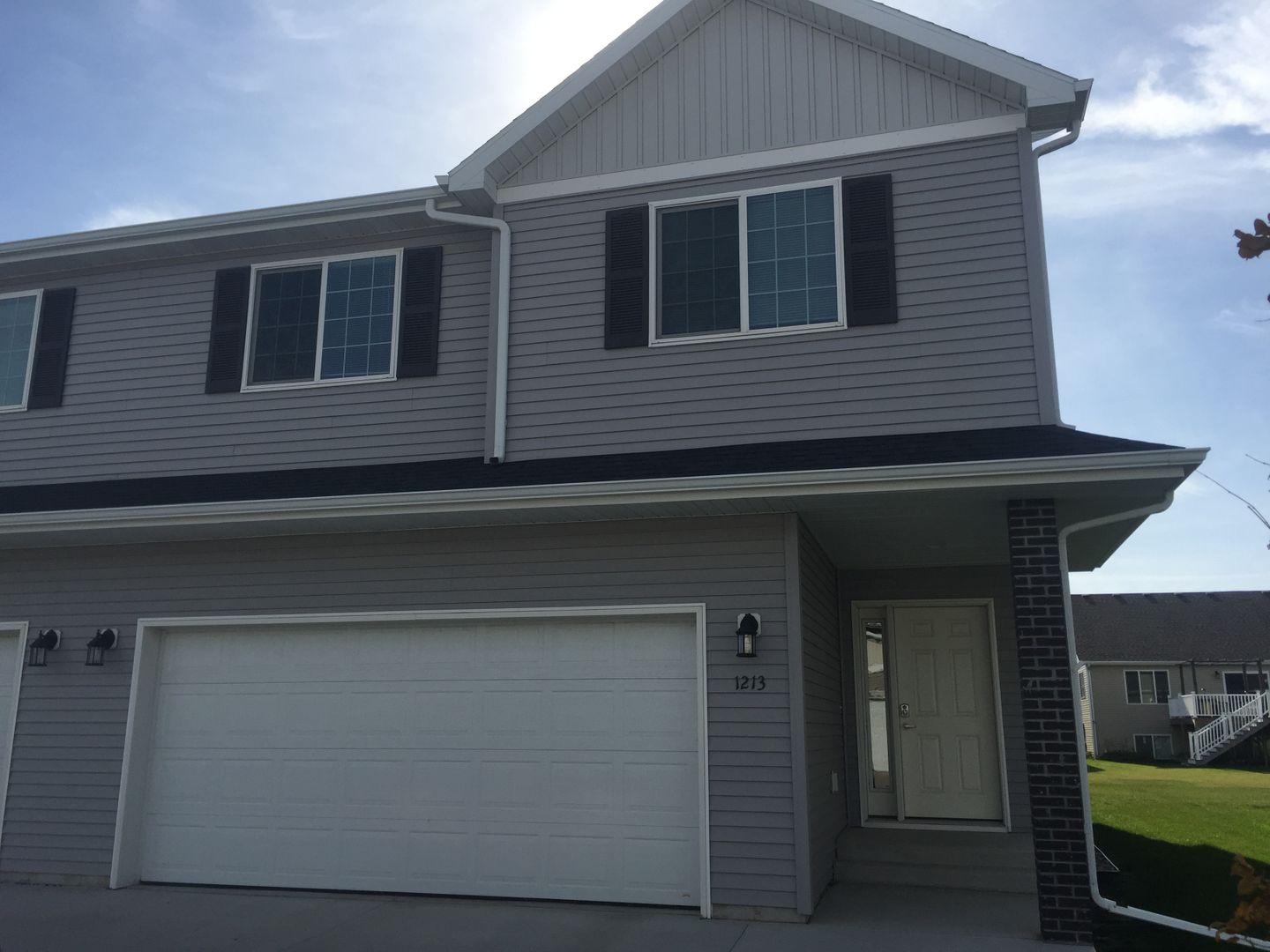 West Fargo House: 1213 South Beach Way