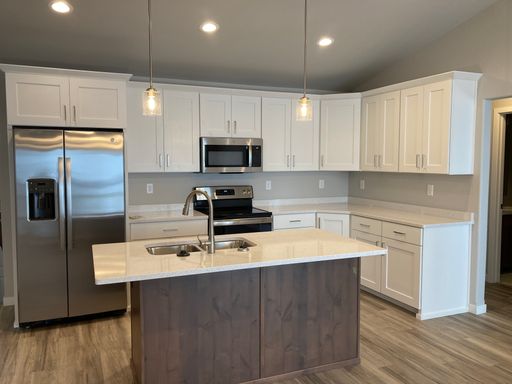 4 Bed 3 Bath Rental at 817 5th St SE, Mayville, ND – photo 1