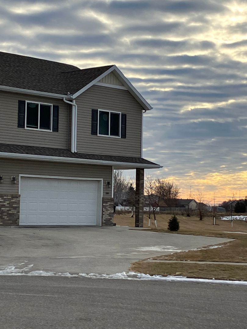 West Fargo House: 1345 12th St W