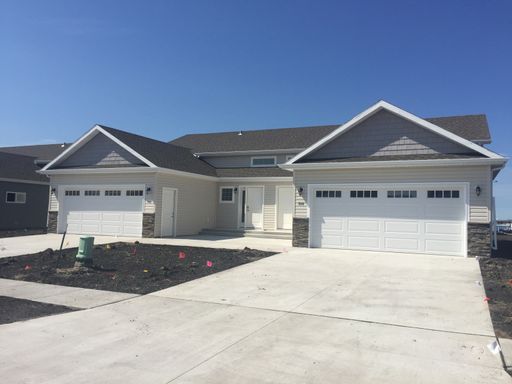 3 Bed 2 Bath Twin Home – photo 1