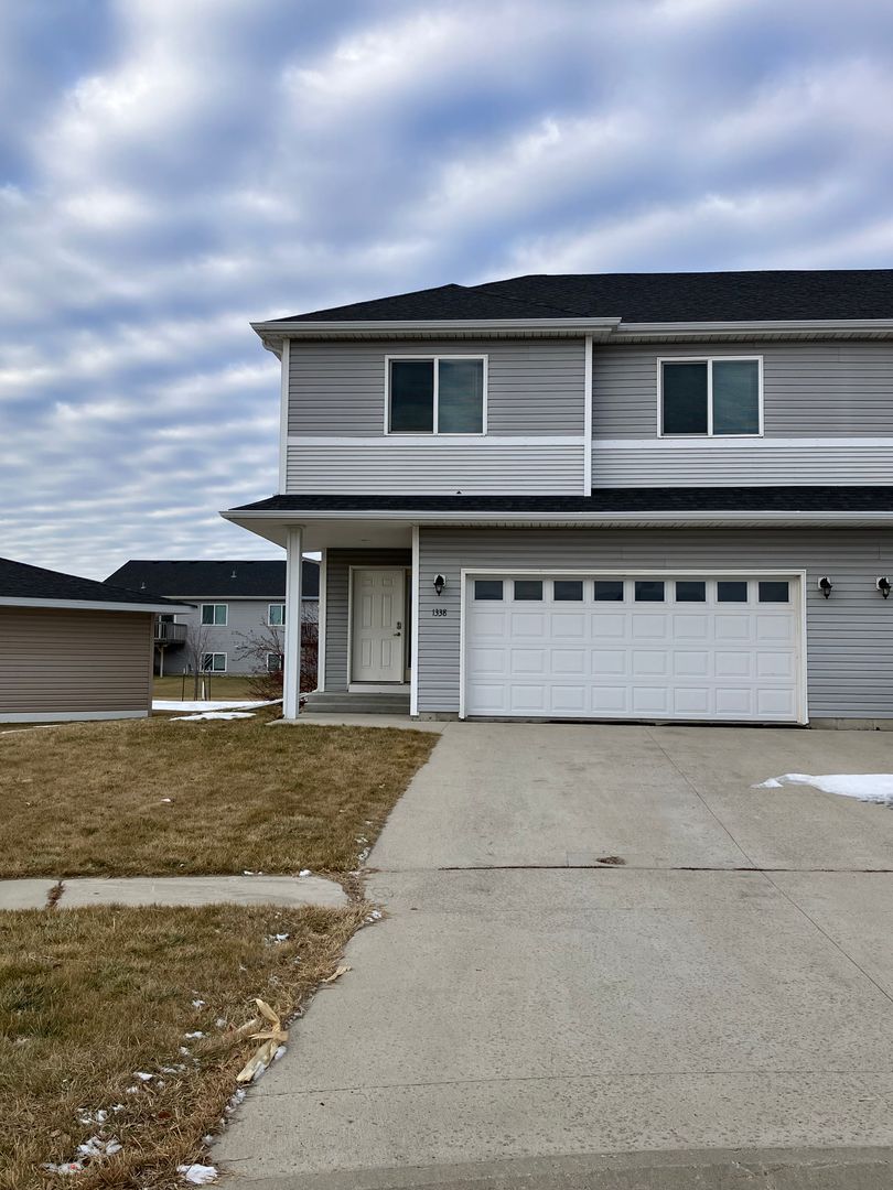 West Fargo House: 1338 12th St W