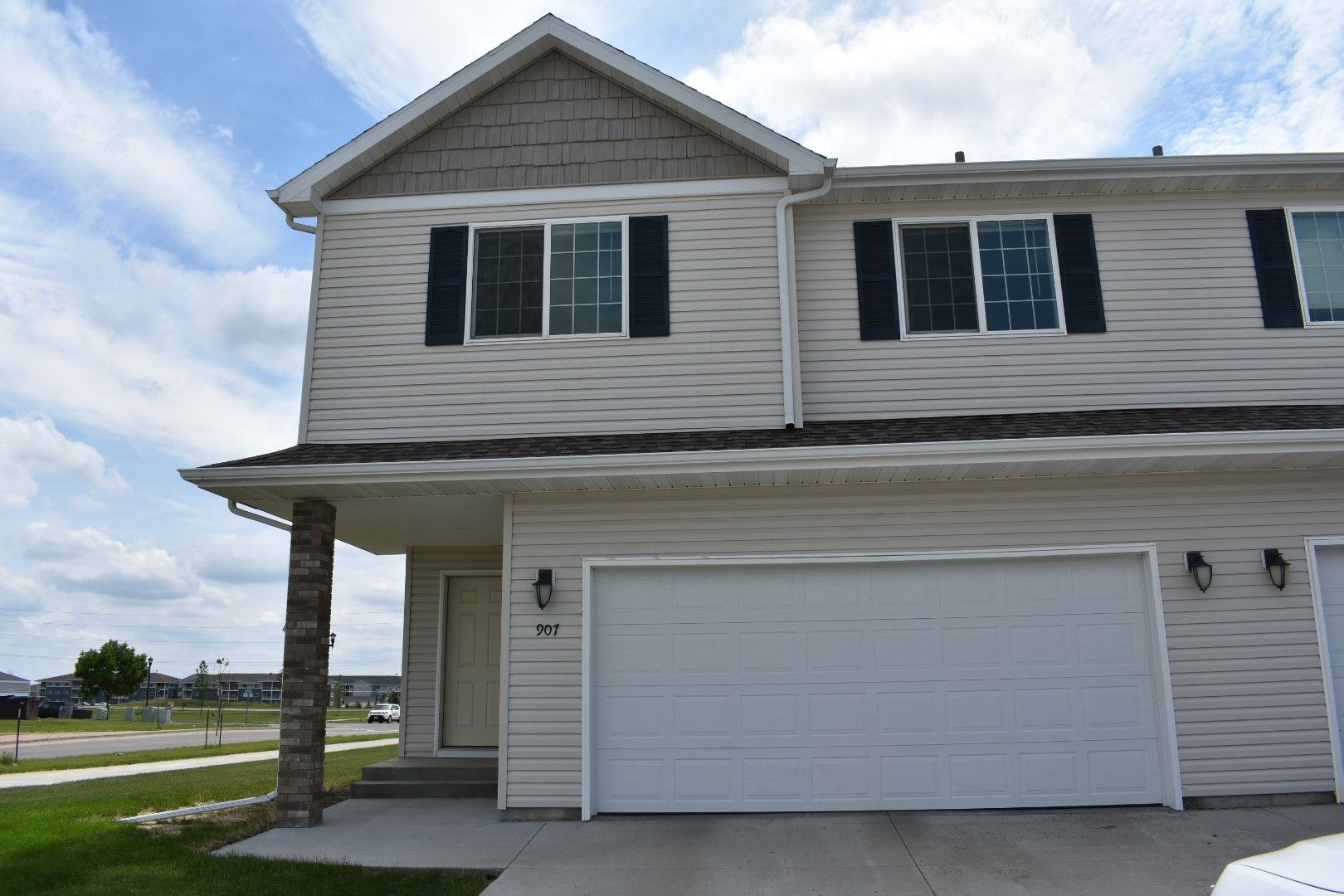 West Fargo House: 907 30th Ave W