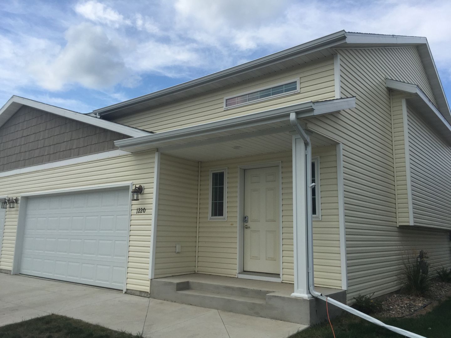 West Fargo House: 1220 South Beach Way