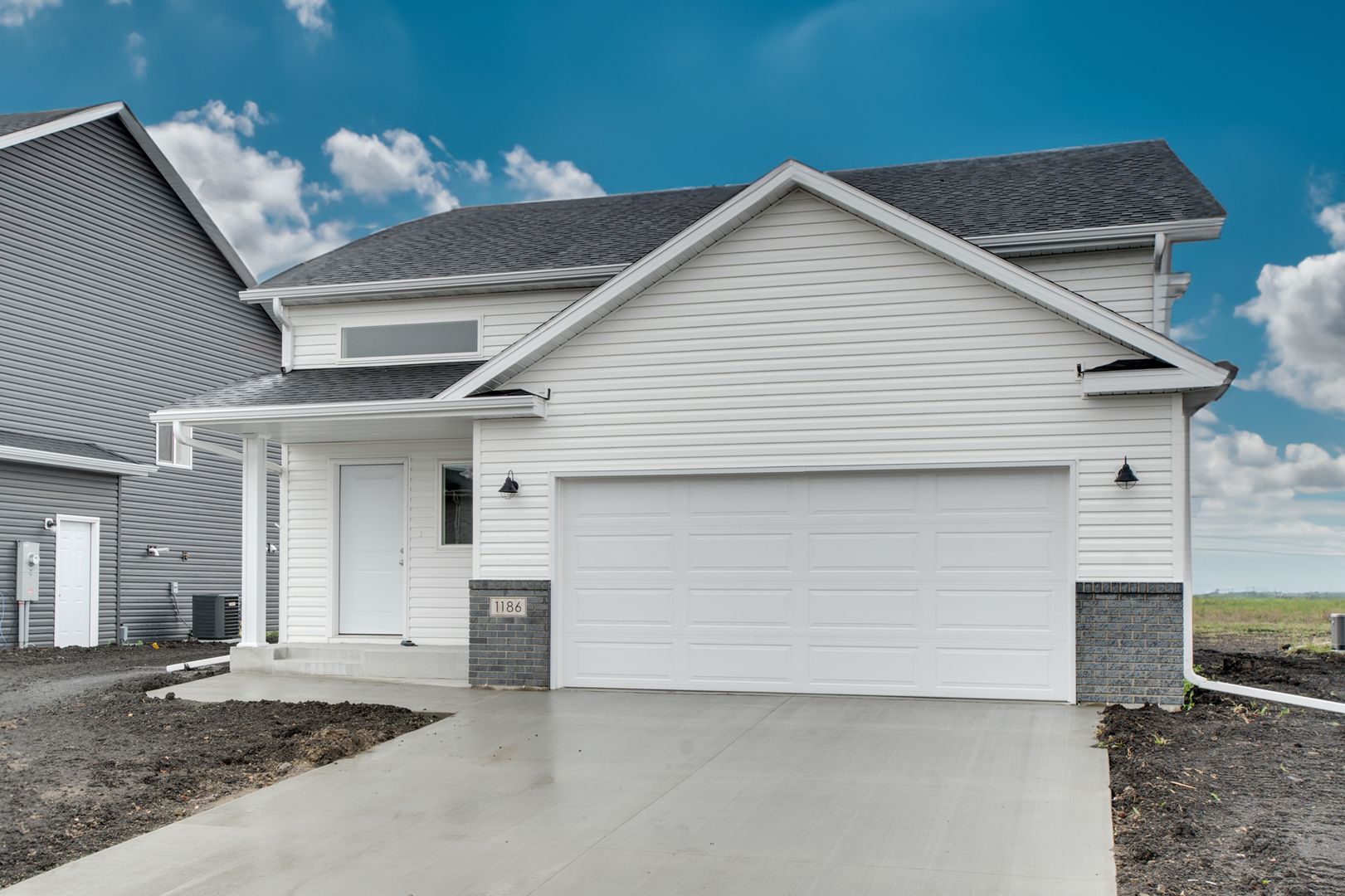 West Fargo House: 1186 Marlys Dr W