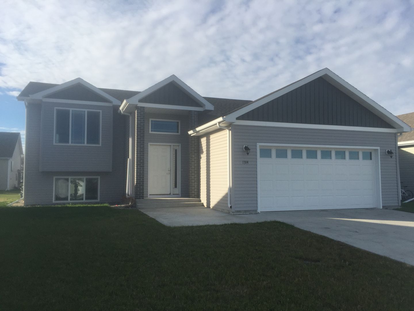 West Fargo House: 1314 6th St NW