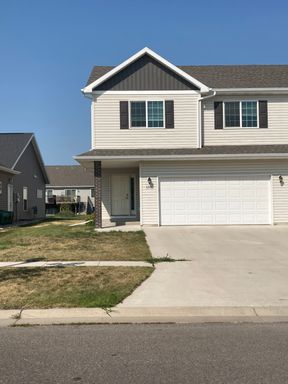 3 Bed 3 Bath Twin Home – photo 1