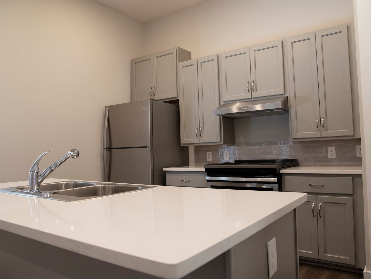 Memphis Apartment: 45 Diana St.