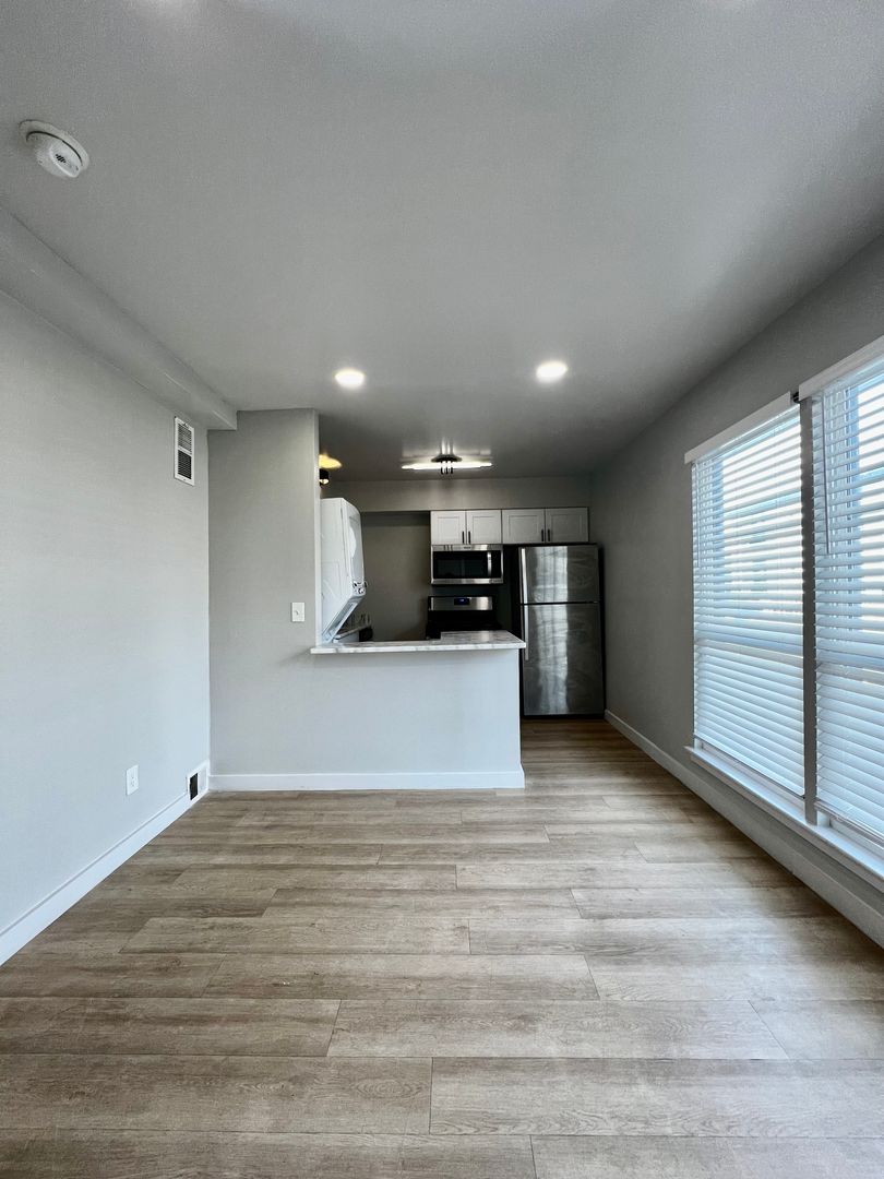 Memphis Apartment: 1030 Poplar Avenue