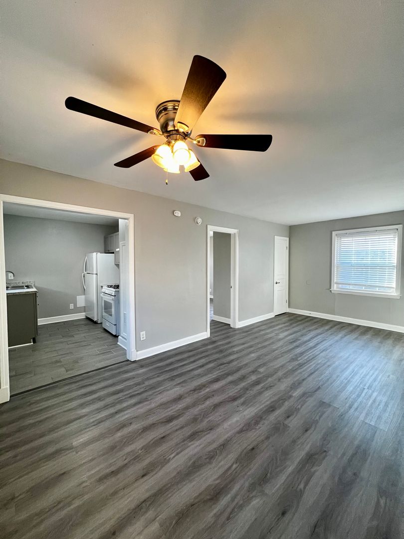 Memphis Apartment: 2028 Jefferson Ave