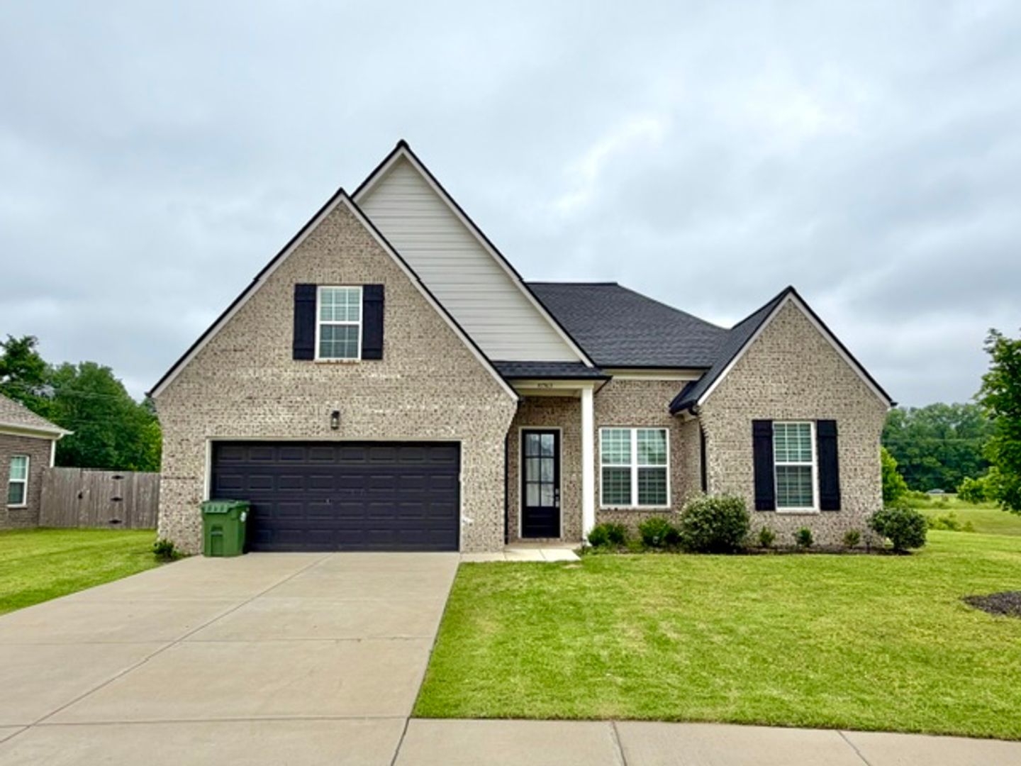 Millington Apartment: 8763 Shipp Cv