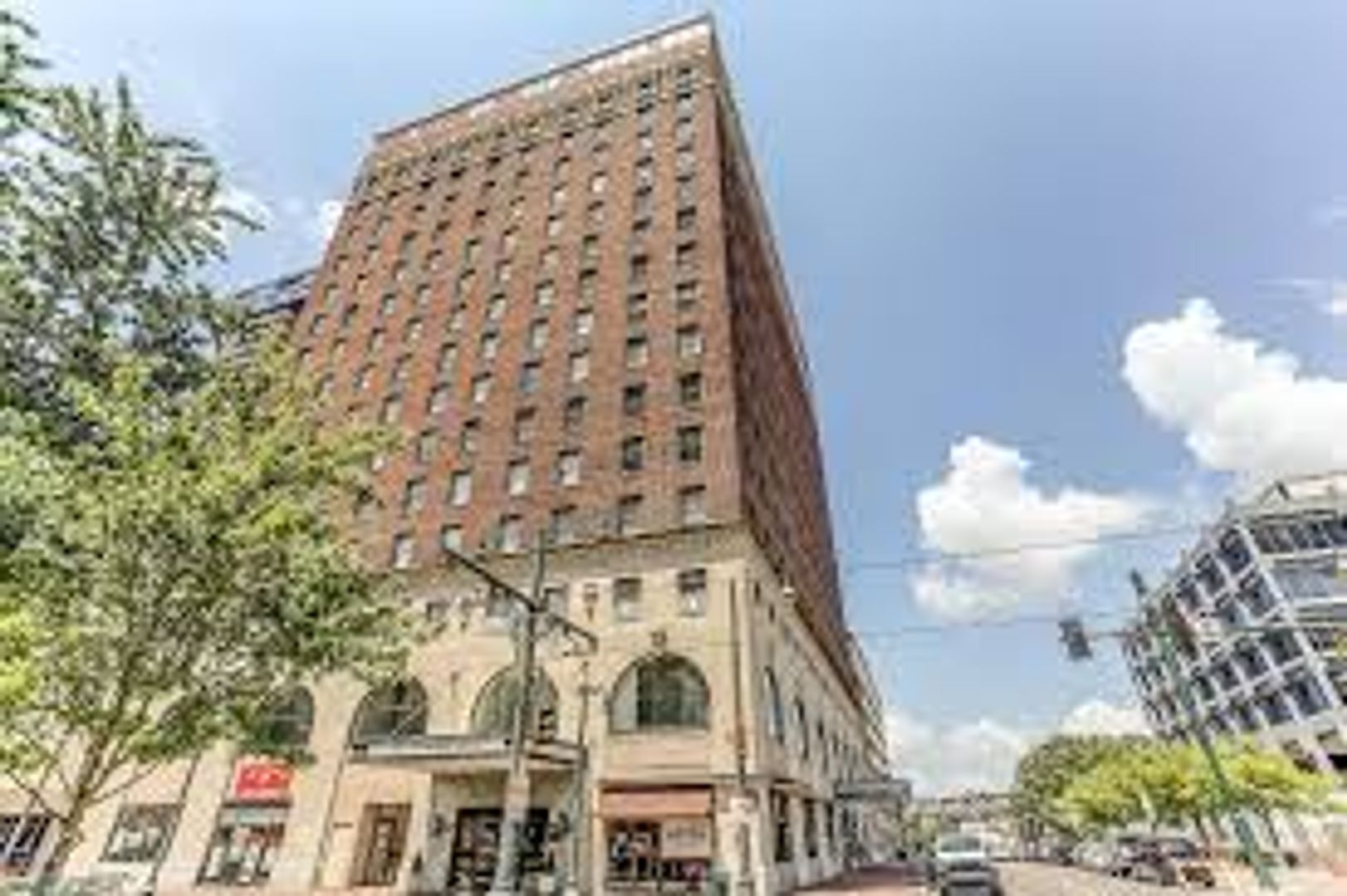Memphis Apartment: 10 N Main Street