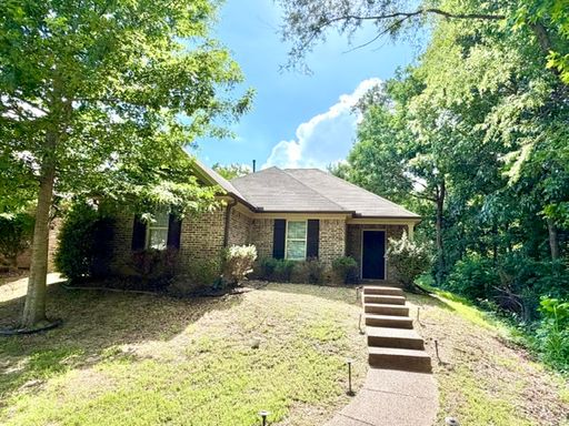 Great Location and Priced to Move-Cordova Home