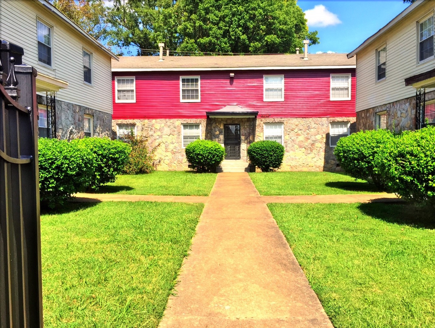 Memphis Apartment: 2066 Jefferson Ave