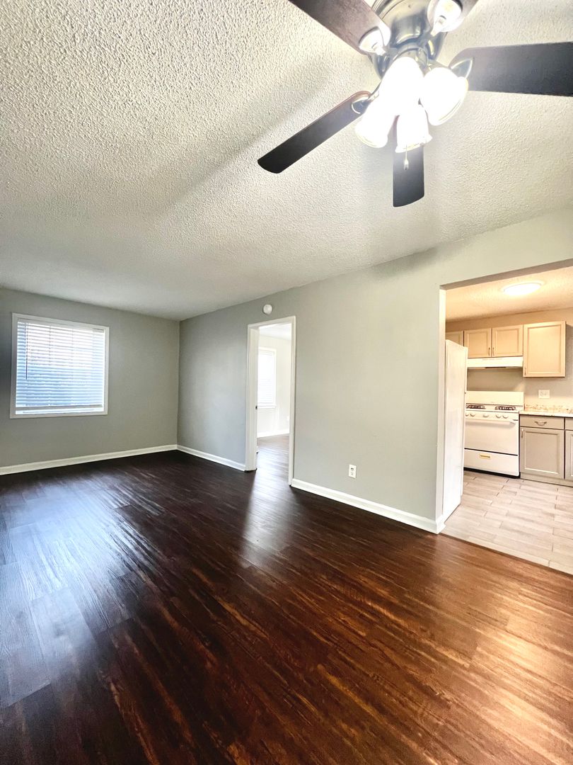 Memphis Apartment: 2054 Jefferson Ave