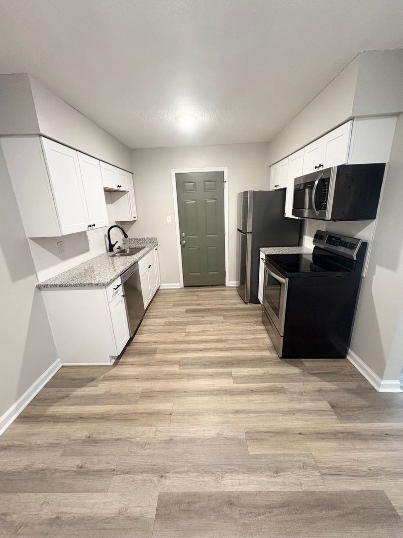 Memphis Apartment: 3571 Midland Ave